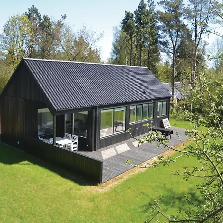 Дом отдыха Three-bedroom Holiday In *