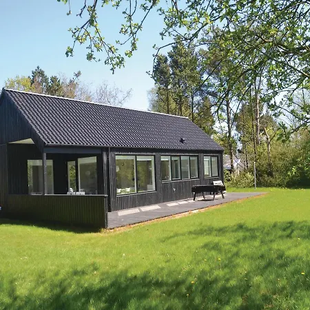 Three-bedroom Holiday In